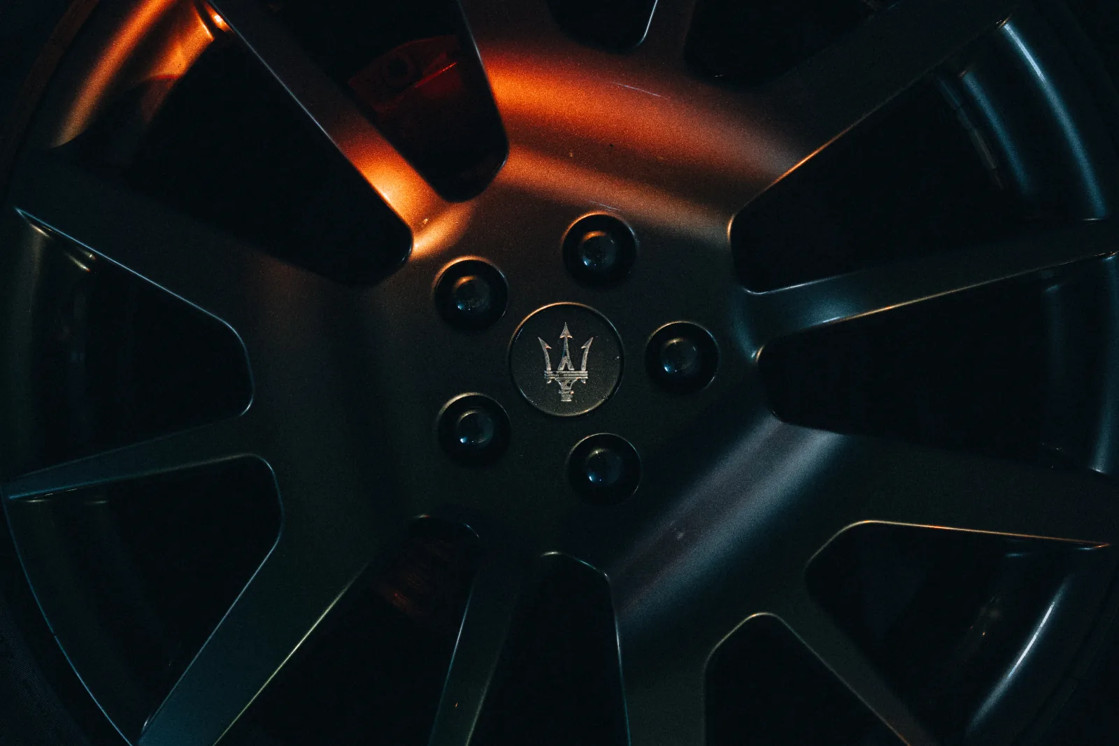 Détail d’une roue Maserati